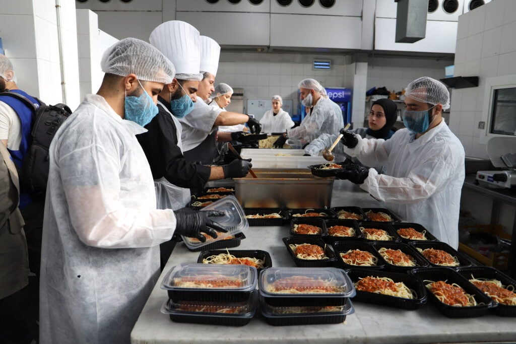 Caritas Lebanon prepares hot meals to war victims