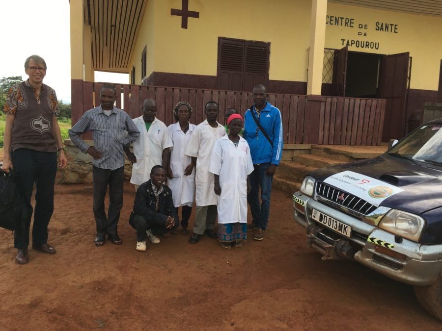 medical staff in fron of a health facility in the Central African Republic